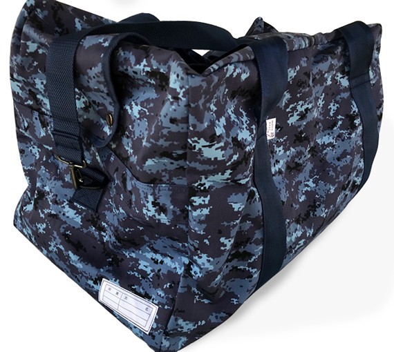 衣納型ボストンバッグ 海上自衛隊デジタル青迷彩柄の商品説明